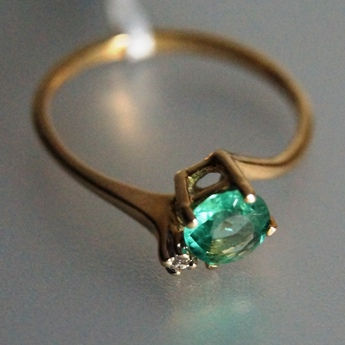 Thumbnail: 10KYP048EMD Ladies Emerald By-Pass Ring