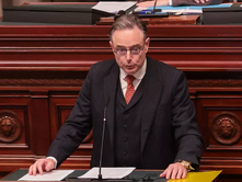 KRYEMINISTRI BELG BART DE VEVËR (WEVER): PËRDORIMI I ASETEVE TË NGRIRA RUSE ËSHTË SIPËRMARRJE E VËSHTIRË POR E MUNDSHME.