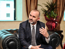 MINISTRI I DREJTËSISË I REPUBLIKËS SË SHQIPËRISË ULSI MANJA: FTOJ QYTETARËT NË NEVOJË EKONOMIKE TË PËRFITOJNË NDIHMË JURIDIKE FALAS.