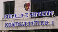 TIRANË | ALFRED LLOZHI U ARRESTUA; U PËRPOQ TË DIGJTE ME BENZINË BASHKËJETUESEN DHE BANESËN KU JETONIN.