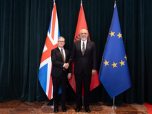 TIRANË: KRYEMINISTRI I REPUBLIKËS SË SHQIPËRISË EDI RAMA PRITI ME CEREMONI ZYRTARE KRYEMINISTRIN E MBRETËRISË SË BASHKUAR KEËR STARMËR (KEIR STARMER).
