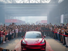 TESLA PRODHOI MAKINËN ELEKTRIKE TË DY MILIONTË BRENDA 13 MUAJVE | TË 1 MILIONTËN E PRODHOI PËR 33.
