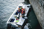 NJË AUTOBUS RA NË LUMIN PO NË TORINO; SHOFERI U NXUARR I GJALLË; VDIQ NË SPITAL.