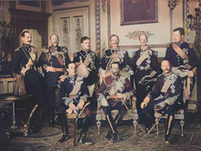 ISHTE 20 MAJI I VITIT 1910 KUR 9 MBRETËRIT E EUROPËS U MBLODHËN PËR HERË TË PARË DHE TË VETME PËR NJË FOTOGRAFI NË FUNERALIN E MBRETIT EDUARD VII NË LONDËR | VETËM NJËRI NUK MBANTE MUSTAQE.