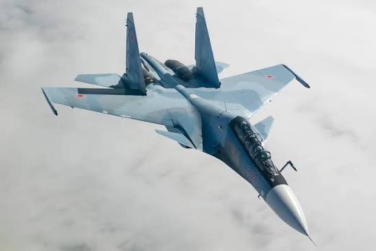 USHTRIA UKRAINASE RRËZOI NJË AVION LUFTARAK RUS “SU-30”.