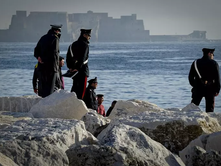 GJENOVË | NJË 30-VJEÇAR U GJET I VDEKUR TE SHKËMBINJTË E PORTIT.