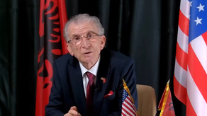 TIRANË | PROF. PËLLUMB PILINÇI I BËRI THIRRJE PRESIDENTIT AMERIKAN DANLLD TRAMP (DONALD TRUMP) TË MOS NDËRHYJË NË PUNËT E BRENDSHME TË SHQIPËRISË DHE SE NAFTA U PËRKET SHQIPTARËVE JO GREKËRVE.