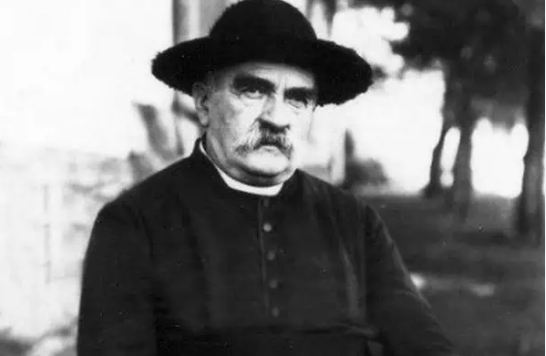 NDRE MJEDA | PËRMBI ZA QË LSHON BYLBYLI; GJUHA SHQYPE M’SHUNGULLON; PËRMBI ER’ QË JEP ZYMBYLI’ PA DA ZEMREN MA NGUSHLLON.