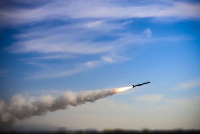 IRANI: LËSHUAM 30 RAKETA BALISTIKE KUNDËR IZRAELIT.