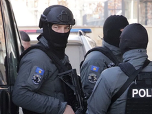 FSHATI LIVOQ I EPËRM; GJILAN | U ARRESTUAN FANOL MEHMETI; GËZIM VITIJA; EGZON ALIU; RRËMBIMI I EGZON ISUFIT NË FSHATIN BRESALCË.