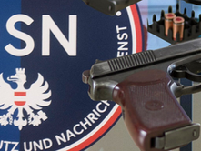 AUSTRI | POLICIA ZBULOI NJË DEPO ARMATIMI TË ORGANIZATËS TERRORISTE HAMAS KU GJENDEJ NJË ARSENAL ARMËSH QË DO TË PËRDORESHIN PËR SULME TERRORISTE.