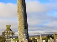 IRLANDË | KULLA E RRUMBULLAKËT ËSHTË MBI 30 METRA E LARTË; DATON RRETH SHEKULLIT TË 10-të PAS KRISHTIT.