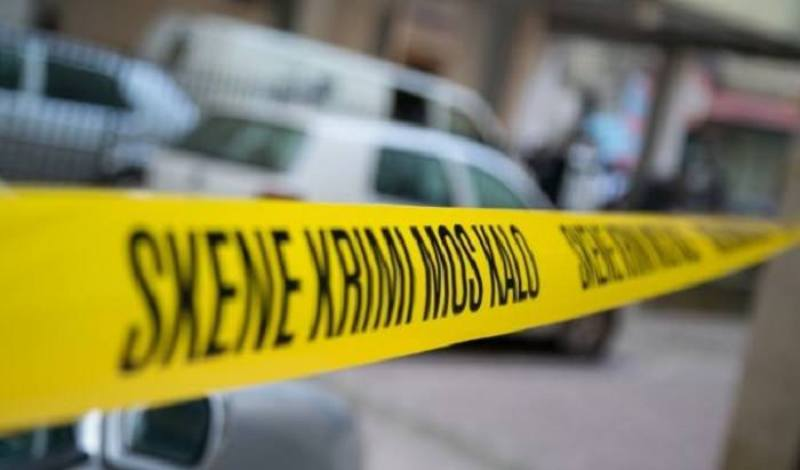 RRUGA “XHAVIT BAJRAKTARI”; PRIZREN | ZEJNEL BEGOLLI U PLAGOS ME ARMË NGA VAHIT SALIHU.