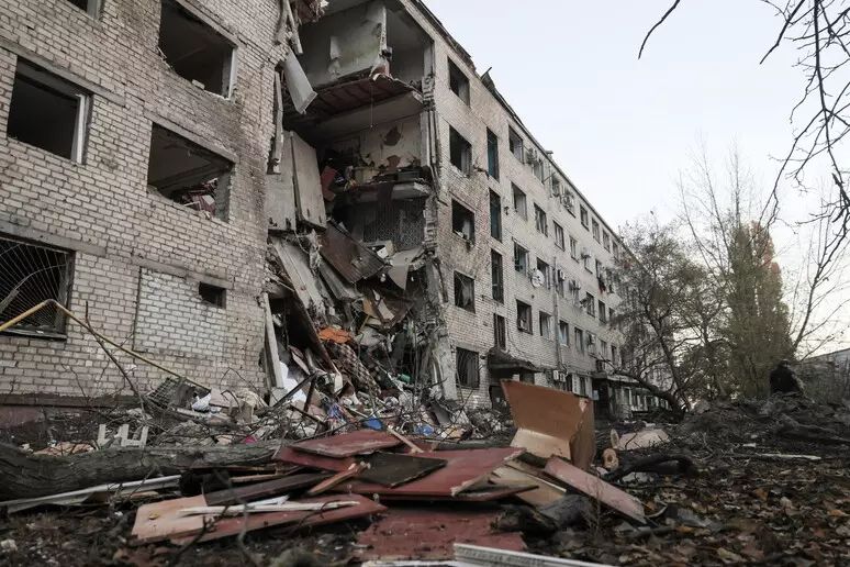 GJASHTË SUBJEKTE TË VRARË MBRËMË NGA SULMET AJRORE NË UKRAINË | DY PREJ VIKTIMAVE ISHIN FËMIJË.