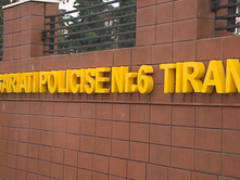 RRUGA “KONFERENCA E PEZËS”; TIRANË | DONALD ÇEKA (SALIHI) DHE ALBAN ÇEKA U ARRESTUAN; U PROCEDUA PENALISHT MINO ZOTAJ; SHITJE HASHASHI NË LAVAZH.