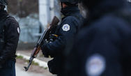 RRUGA “NËNË TEREZA”; LOKALI “RROTA”; FUSHË KOSOVË; PRISHTINË | U ARRESTUAN DENIS RATKOCERI; EDISON SEJDIU; REDON BERISHA; FATNOR SHABANI; SULMUAN DHE I GRABITËN 8 MIJË € NJË QYTETARI.