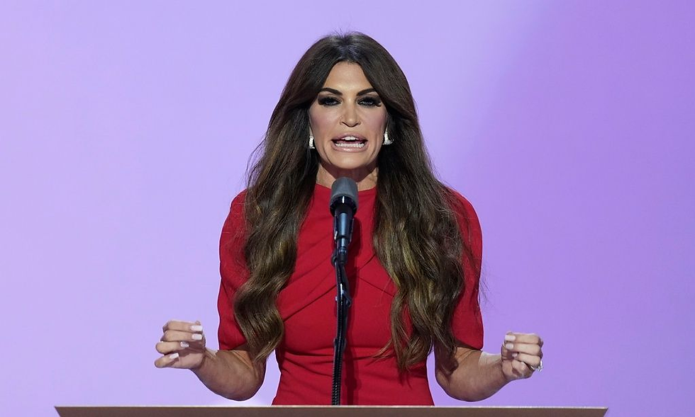 PRESIDENTI I ZGJEDHUR DANLLD TRAMP (DONALD TRUMP) EMËROI SI AMBASADORE TË SHBA-ës NË GREQI ISH-DASHOREN E DJALIT TË TIJ: QUHET KIMBËRLLI GILLFOILL (KIMBERLY GUILFOYLE) DHE KA PUNUAR TE FOX NEWS.