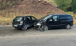 AKSIDENT AUTOMOBILISTIK NË AKSIN RRUGOR “PRRENJAS-LIBRAZHD” | 4 TË PLAGOSUR (NJË FAMILJE E TËRË).