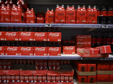 COCA-COLA: PËR TREGUN AMERIKAN DO TË PRODHOJMË VERSIONIN ME SHEQER TË NXJERRË NGA KALLAMI; DO TË DALË KËTË VJESHTË | U PËRMBUSH KËRKESA E PRESIDENTI DANLLD TRAMP (DONALD TRUMP).