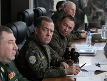 ZV/KRYETARI I KËSHILLIT TË SIGURISË RUSE DMITRI (DMITRY) MEDVEDEV: RREZIQET E NJË LUFTE BOTËRORE JANË SHUMË TË LARTA; AS RUSIA DHE AS KINA NUK PËRBËJNË KËRCËNIM PËR GROENLANDËN.