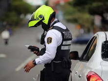 PARLAMENTI I KOSTA RIKËS VOTOI LIGJIN QË NDALON PUNONJËSIT E POLICISË QË TË GJOBISIN SHOFERAT KUR NUK KANË ME VETE PATENTËN.