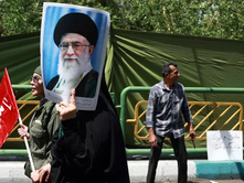GAZETA “NYT”: AJATOLLAH ALI KHAMENEI KA EMËRUAR TRE PASARDHËS TË MUNDSHËM NË RAST SE E VRASIN; EMRAT E ZGJEDHUR MBETEN SEKRET.