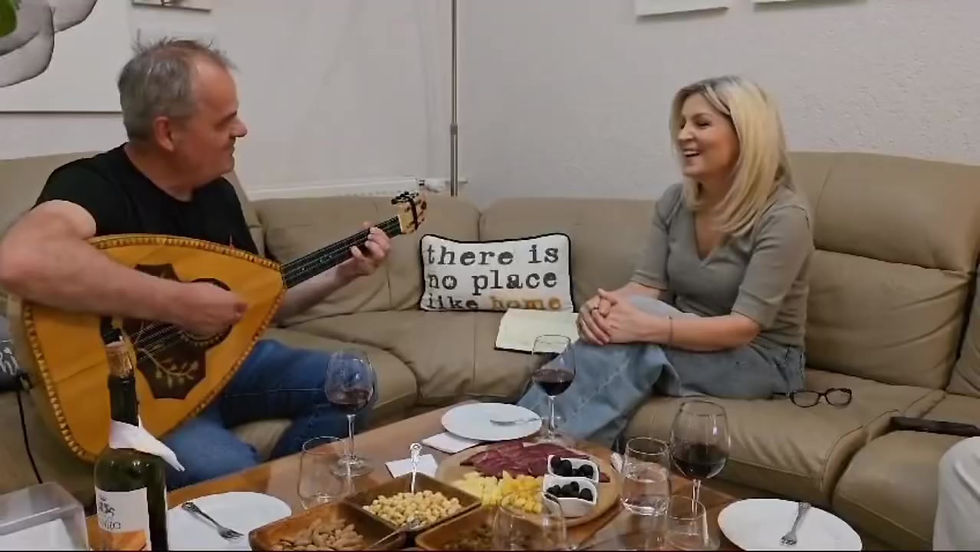 “Ç'PO BIEN TRI DAIRE”! | E KËNDUAR NGA KËNGËTARJA E DASHUR DHE E PAHARRUAR HANIFE SEJFULLA REÇANI.