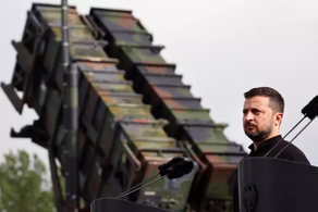 GAZETA “WSJ”: SHTËPIA E BARDHË PO SHQYRTON DËRGIMIN E SISTEMIT MBROJTËS PATRIOT NË UKRAINË; OSE NËSE VENDET E TJERA MUND TA DËRGOJNË ATË LLOJ SISTEMI NË UKRAINË.