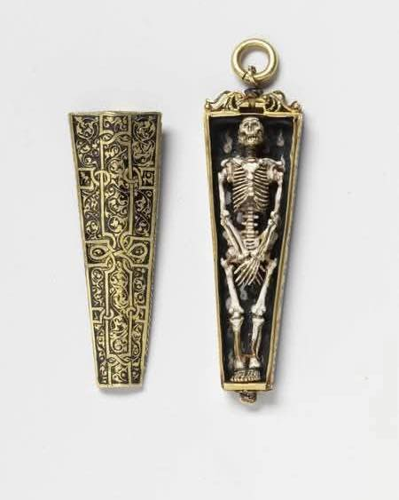 XHVEAHIR ME MBISHKRIMIN LATIN “MBAJ MEND SE DUHET TË VDESËSH”.