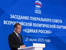 ZV/KRYETARI I KËSHILLIT RUS TË SIGURISË DMITRI (DMITRY) MEDVEDEV: NUK DO TË PRANOJMË PAQERUAJTËS TË NATO-S NË UKRAINË; PRESIDENTIT MAKRON ËSHTË MBRETI I PULAVE.