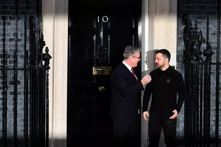 KRYEMINISTRI KEËR STARMËR (KEIR STARMER) I THA PRESIDENTIT VOLODIMIR ZELENSKI: UKRAINA KA MBËSHTETJEN E PLOTË TË MBRETËRISË SË BASHKUAR; DO TË QËNDROJMË ME JU DHE ME UKRAINËN AQ SA TA LYPË NEVOJA. 