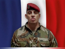 PRESIDENTI EMANUEL MAKRON: NJË HELMETË BLU FRANCEZE E FORCËS SË PËRKOHSHME TË KOMBEVE TË BASHKUARA NË LIBAN (UNIFIL) U VRA DHE TRE TË TJERA U PLAGOSËN.