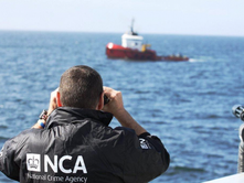 MANÇESTËR; MBRETËRIA E BASHKUAR | XHULJANO HOXHA U ARRESTUA; I SHPALLUR NË KËRKIM POLICOR NGA GJKKO-ja PËR 870 KG HASHASH NË FSHATIN DRENOVICË TË BERATIT.