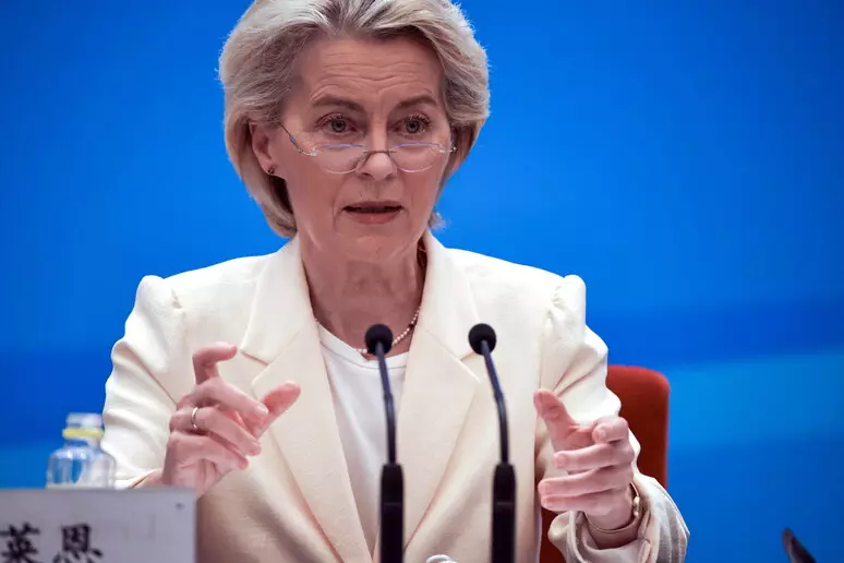 PRESIDENTJA E KOMISIONIT EVROPIAN URSULA VON DER LEIEN (LEYEN): DUHEN GARANCI TË FORTA PËR UKRAINËN DHE BE-në; NE PUNOJMË PËR NJË PAQE TË DREJTË DHE TË QËNDRUESHME.