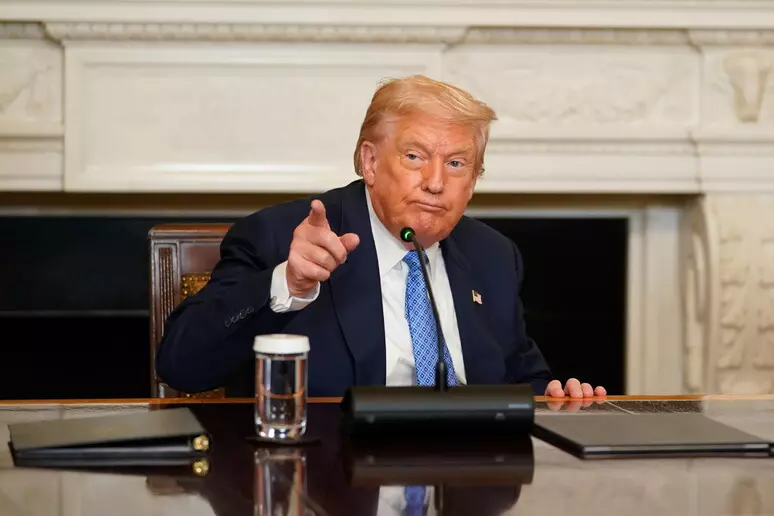 GAZETA “WALL STREET JOURNAL”: PRESIDENTI AMERIKAN DANLLD TRAMP (DONALD TRUMP) PO SHQYRTON MUNDËSINË E KLASIFIKIMIT TË MARIHUANËS SI NJË DROGË MË PAK E RREZIKSHME.