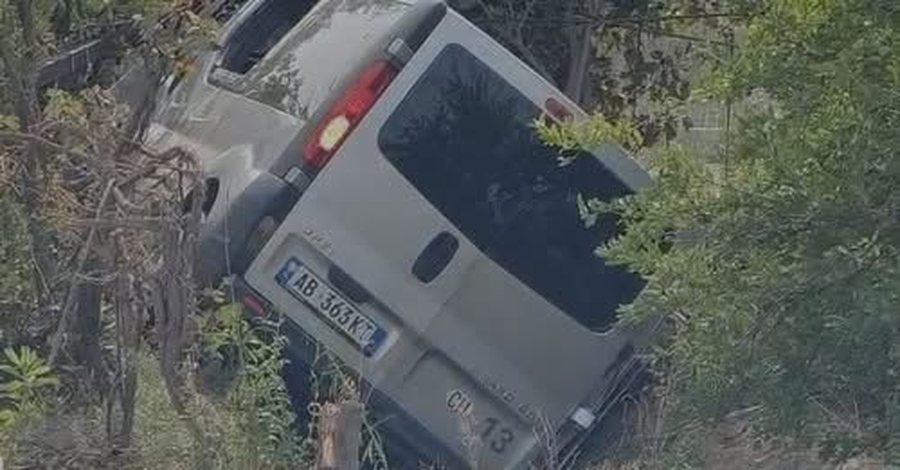 FSHATI ÇIFLIG; LUSHNJE | NJË AKSIDENT AUTOMOBILISTIK NGJAU NË AKSIN RRUGOR “BERAT-LUSHNJE” ME PASOJË DISA TË PLAGOSUR.