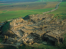 MEGIDO: NJË TESTAMENT PËR NGRITJEN DHE RËNIEN E PERANDORIVE.