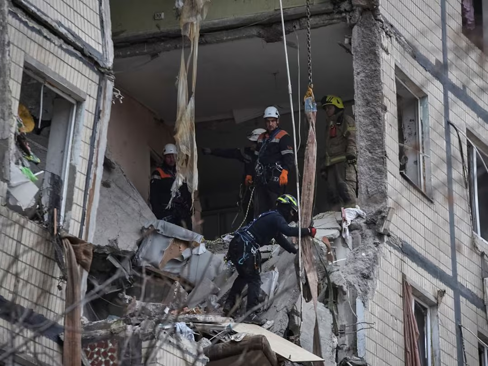 UKRAINË | 100 MIJË NJERËZ PA ENERGJI ELEKTRIKE DHE PA GAZ NË KHARKIV PËR SHKAK TË SULMEVE RUSE.