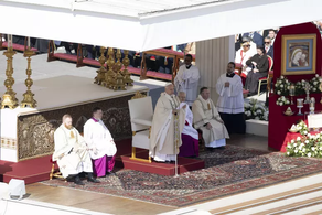 PAPA LEO XIV-të BËRI THIRRJE PËR PAQE TË DREJTË DHE TË QËNDRUESHME NË TOKËN E SHENJTË DHE NË UKRAINË.