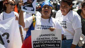 VENEZUELË | PROJEKTLIGJI PËR MIRATIMIN E AMNISTISË SË TË BURGOSURVE POLITIKË U SHTY PËR JAVËN TJETËR.