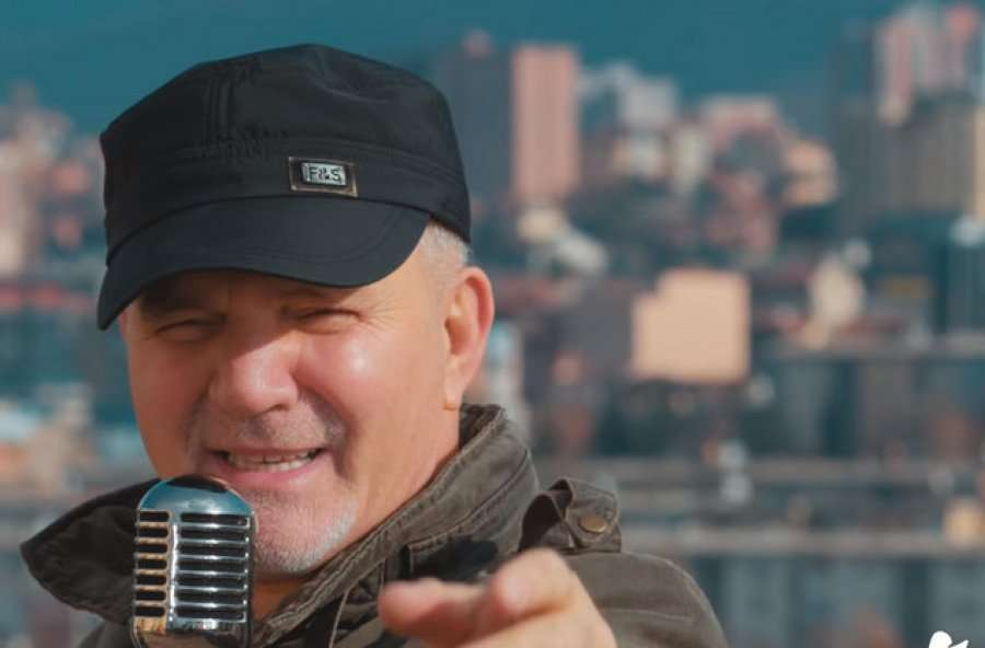 PRISHTINË | SHEMSI KRASNIQI (I NJOHUR SI SHEMI) U GJET I VDEKUR; AI ISHTE PJESËTAR I BANDËS MUZIKORE “ILIRËT” E CILA INTERPRETOI KËNGËN SUPER HIT “XHAMADANI VIJA-VIJA”.