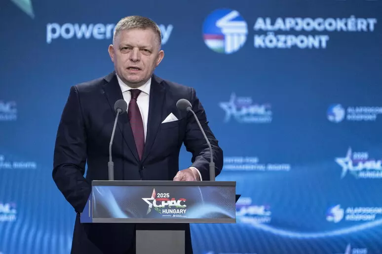 KRYEMINISTRI SLLOVAK ROBERT FIKO (FICO): SLLOVAKIA DO TË VOTOJË NË FAVOR TË SANKSIONEVE ANTI-RUSE; PA VETON E BRATISLAVËS PAKETA E RE E SANKSIONEVE NUK MUND TË HYJË NË FUQI.