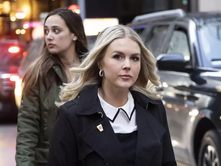 ZËDHËNËSJA E SHTËPISË SË BARDHË KEROLAIN LEVIT (KAROLINE LEAVITT) U DREJTOI MESAZH EMIGRANTËVE: MENDOHUNI MIRË PËRPARA SE TË VINI NË AMERIKË.