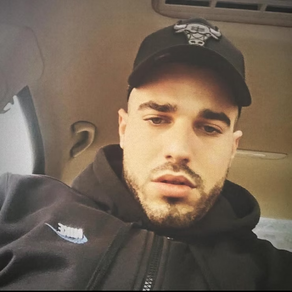 TIRANË | ENEA STANKOVA U SHPALL NË KËRKIM POLICOR; TRAFIK ARMËSH ZJARRI NGA MALI I ZI; SI BASHKËPUNËTORË U ARRESTUAN DONATI JAKU DHE FLORIAN GJETA (BANUES NË FSHATIN DOMJE).