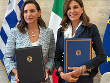 ITALIA DHE GREQIA FORCUAN BASHKËPUNIMIN NË TURIZËM DUKE PËRDITËSUAR PROTOKOLLIN QË ZHVILLON MARRËVESHJEN DYPALËSHE TË BASHKËPUNIMIT NË SEKTORIN E TURIZMIT TË VITIT 1986.