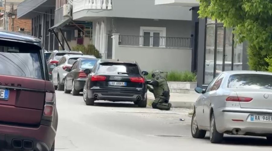 RRUGA “PETRAQ SHOMO”; KORÇË | NJË PAJISJE GPS (GLOBAL POSITIONING SYSTEM) “SISTEMI I POZICIONIMIT GLOBAL” U GJET POSHTË NJË AUTOMJETI TË MARKËS “AUDI” ME TARGË “AA 676 YJ” NË ZOTËRIMIN E GËZIM PASHOS.