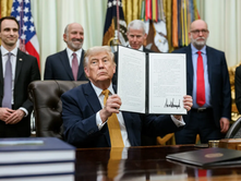 PRESIDENTI DANLLD TRAMP (DONALD TRUMP): ARMËPUSHIMI ME IRANIANËT KA MBARUAR; ATA JANË TË SËMURË.