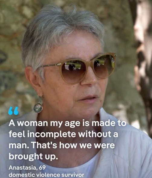 ATHINË: PËR DEKADA TË TËRA ANASTASIA DUROI ABUZIMIN E BURRIT TË SAJ; FILLIMISHT FIZIK; PASTAJ VERBAL.