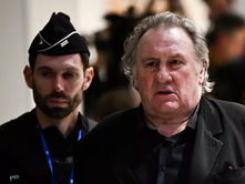 PARIS | AKTORI GERARD DEPARDJE (GÉRARD DEPARDIEU) U DËRGUA SOT NË GJYQ PËR PËRDHUNIMIN E AKTORES SHARLOT ARNULD (CHARLOTTE ARNOULD).