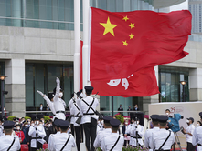 REPUBLIKA POPULLORE E KINËS DUKET E FORTË POR JETA ATJE TREGON NJË HISTORI TË NDRYSHME NGA AJO QË PROPAGANDON PARTIA KOMUNISTE.